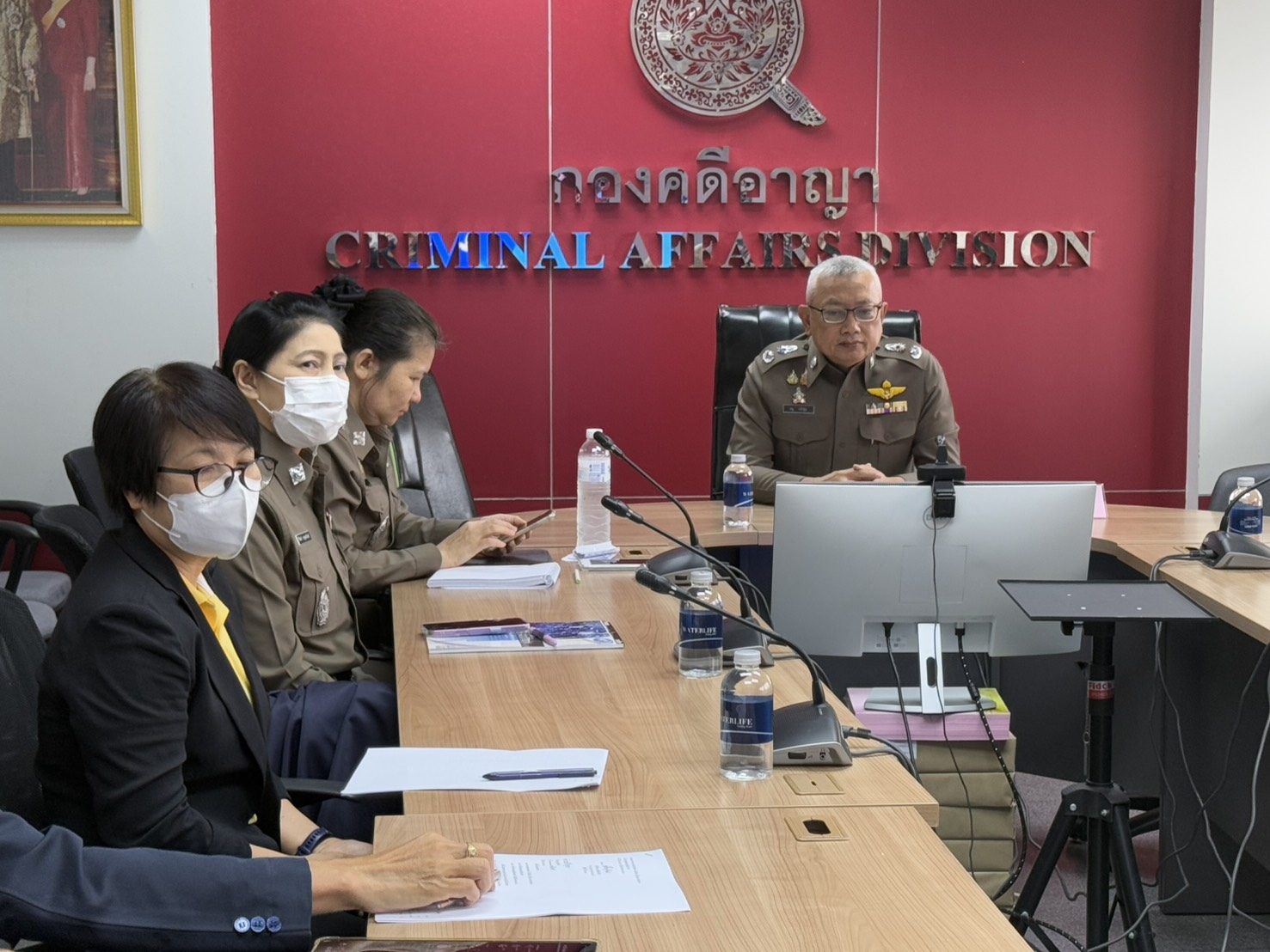 วันนี้ (จันทร์ที่ 24 มี.ค.68) เวลา 08.00.น. พล.ต.ต.ดนุ กล่ำสุ่ม ผบก.กม./ประธาน พร้อมด้วยข้าราชการตำรวจในสังกัด กมค. เข้าร่วมประชุมการเตรียมความพร้อมสำหรับการอภิปรายไม่ไว้วางใจรัฐมนตรีเป็นรายบุคคล พร้อมกับการประชุม ศปก.ตร.ติดตามสถานการณ์ตามปกติผ่านระบ