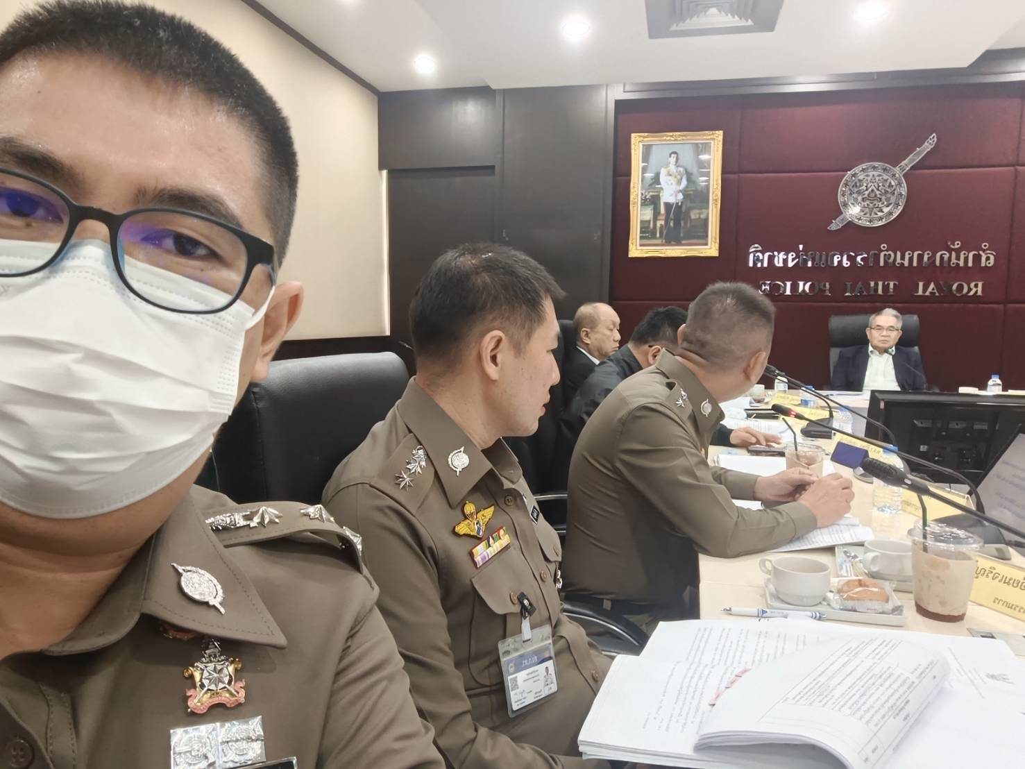 วันนี้(18 มิ.ย.68) เวลา 10.00 น. พ.ต.อ.กมล เอื้อจารุพร พ.ต.อ.ธนธัช ปานวงษ์ รอง ผบก.กม. พ.ต.อ.หญิง ประพร เติมเกาะ ผกก.กลุ่มงานกฎหมาย.กม. เข้าร่วมประชุม คณะอนุกรรมการพิจารณาเสนอแนะการปรับปรุงแก้ไขกฎหมายณ ห้องประชุม 3 ชั้น 2 อาคาร 1 ตร. โดยมี พล.ต.อ.เจต