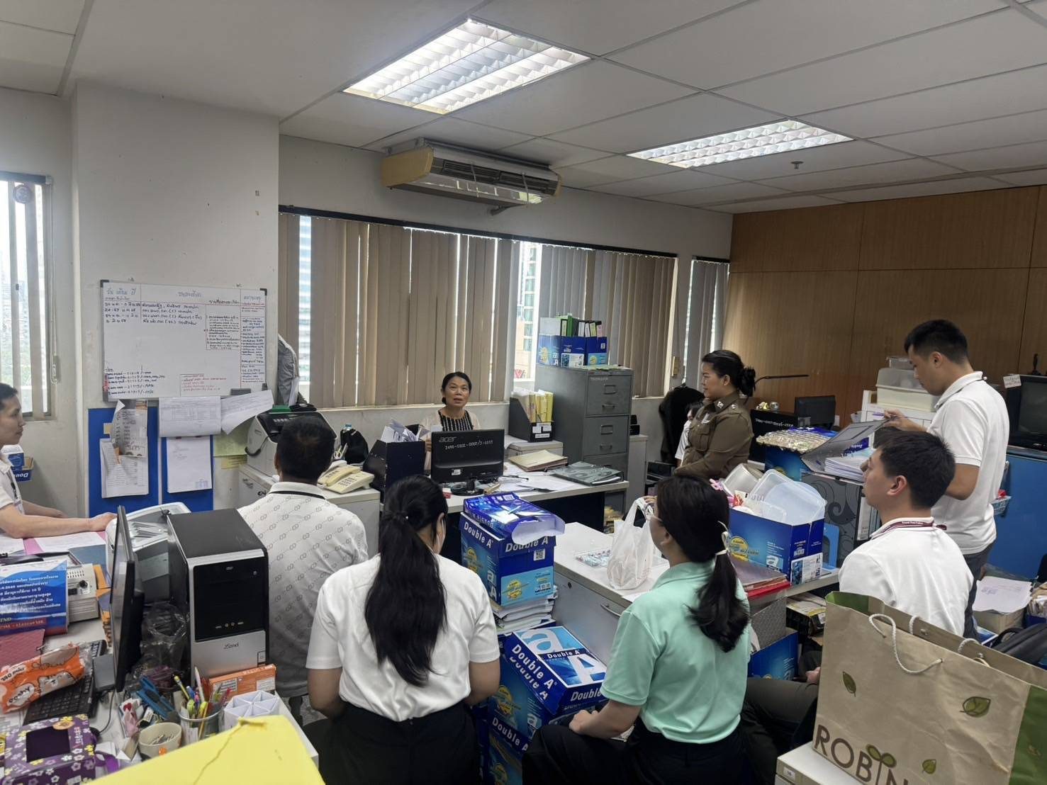 วันนี้(28 พ.ค.68) เวลา 14.00 น. ฝอ.กม. ประชุมกำชับการปฏิบัติงาน มีข้าราชการตำรวจในสังกัดเข้าร่วมประชุม โดยมี พ.ต.อ.หญิง ยุพดี โถน้อย รอง ผบก.กม. เป็นประธานการประชุม