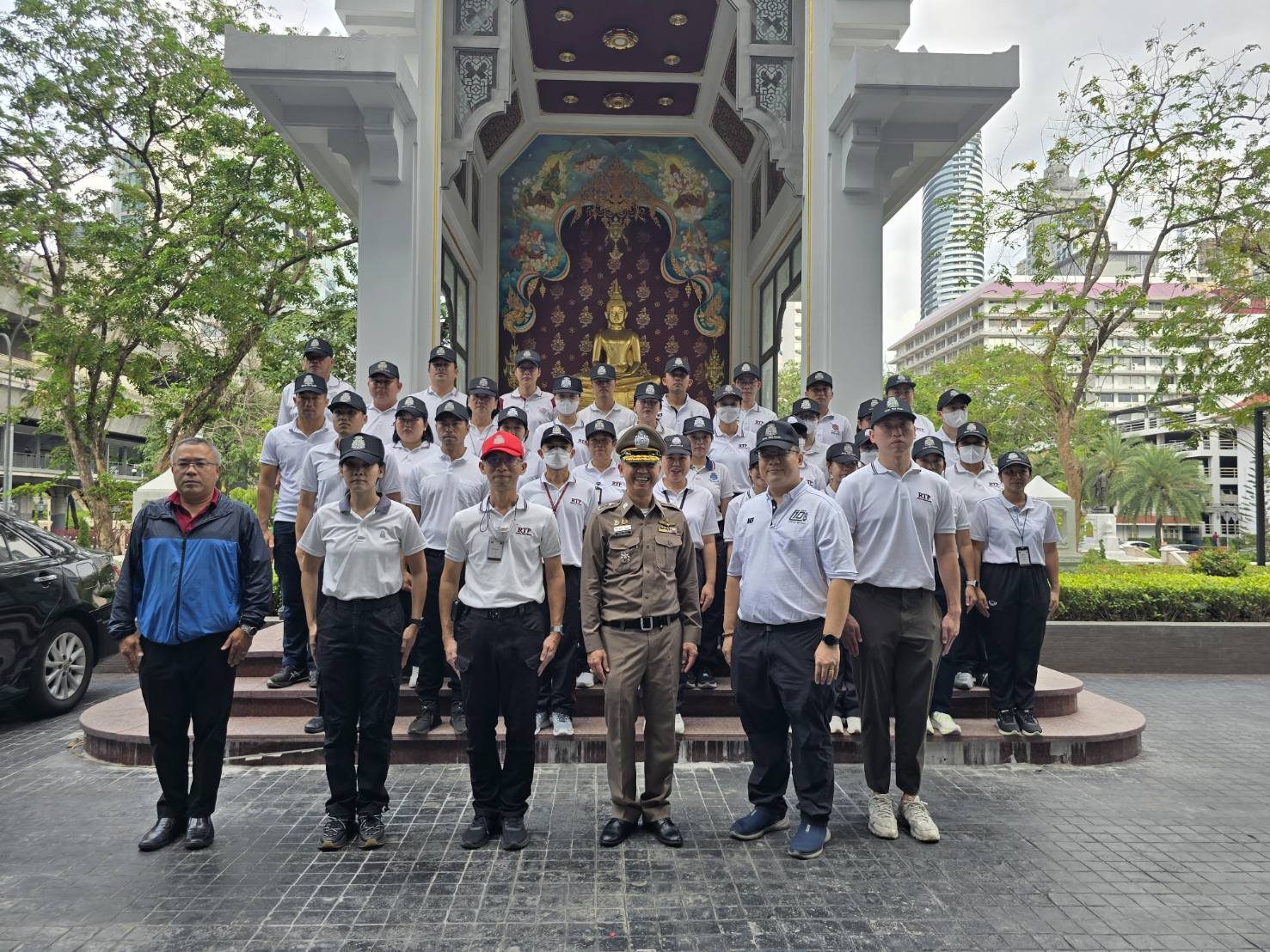 วันนี้ (2 เม.ย.68) เวลา 15.00 น.พล.ต.ต.อุกฤษฏ์ ศรีเสือขาม รอง ผบช.กมค.รรท.ผบช.กมค. ได้มาตรวจเยี่ยมและเป็นขวัญกำลังใจให้กับข้าราชการตำรวจในสังกัด ขณะ กม. มีการฝึกบุคคลท่ามือเปล่าและการฝึกแถวชิด ประจำเดือน มีนาคม 2568 โดยมีข้าราชการตำรวจในสังกัด กม. ระ